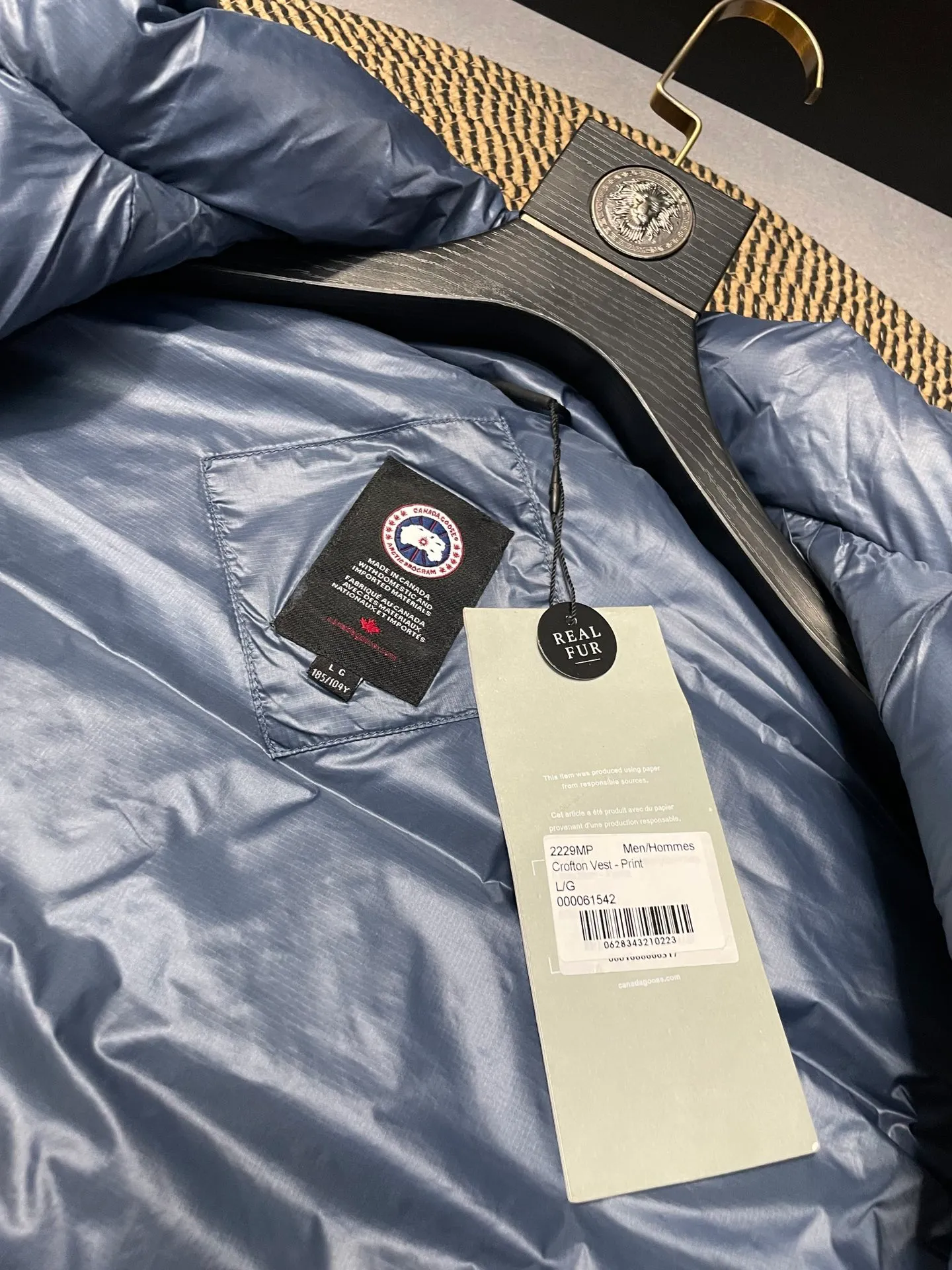 P560 Canadian brand CanadaGoose men's and women's CROFTON lightweight down vest 2229M DWR water-repellent treatment WindWall windproof fabric 700 fleece filling original mold opening details one to one production The upper body effect is stunning Exclusively available on the Xiaohongshu purchasing platform The highest version on the market Size: XS S M L XL XXL